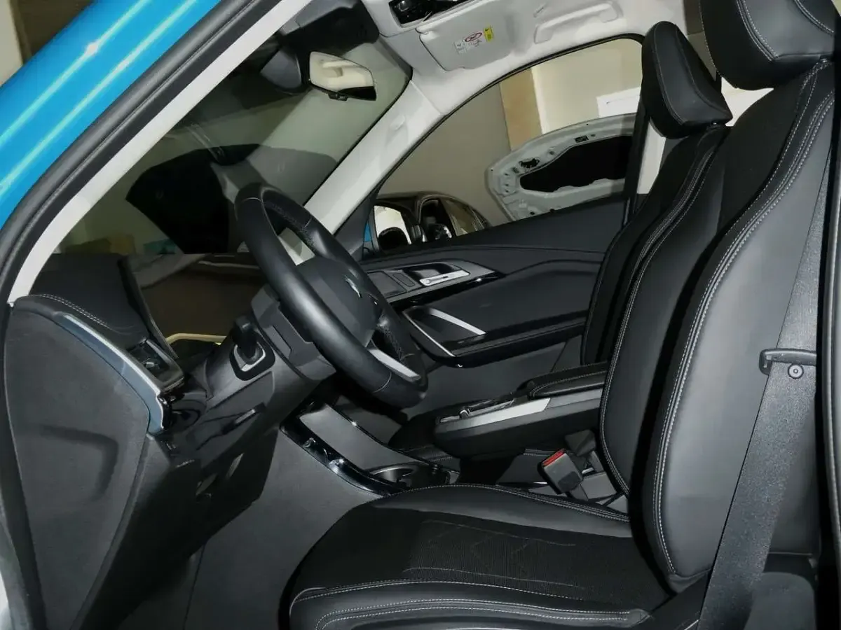 Gebraucht BMW X1 xLine 211 PS (155 kW) 2024 Individual blue bay lagoon (metallic) SUV