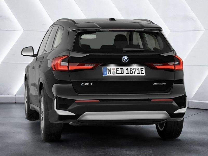Neu BMW iX1 150 kW (204 PS) 2026 Schwarz SUV