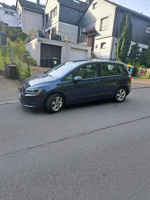 Blau Gebraucht 2016 VW Golf Sportsvan Van / Kleinbus | 10.800 € (Guter Preis) - Bild 1/4