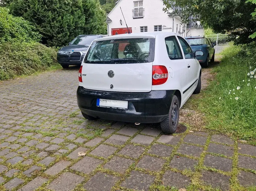Gebraucht VW Fox 54 PS (39 kW) 2009 Weiß Kleinwagen
