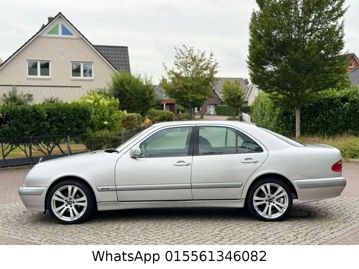 Gebraucht Mercedes E220 Classic 143 PS (105 kW) 2002 Silber Limousine