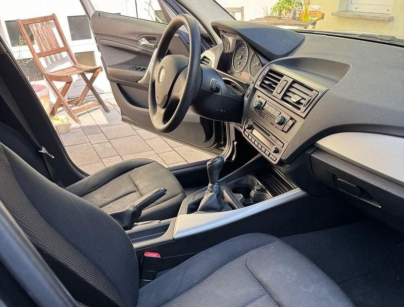 Gebraucht BMW 114 102 PS (75 kW) 2012 Schwarz Kleinwagen