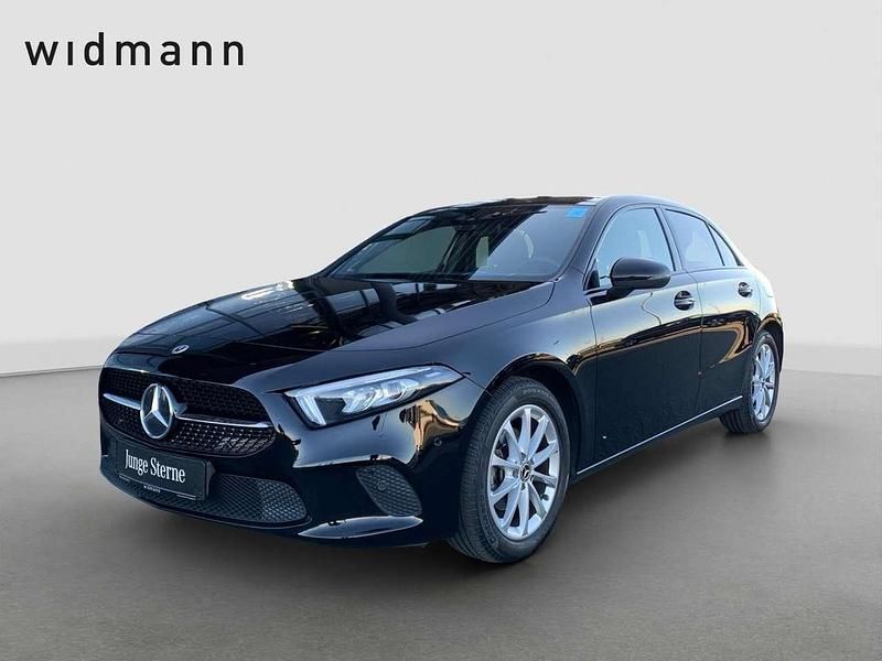 Unilack nachtschwarz Gebraucht 2021 Mercedes A180 Progressive Limousine | 20.850 € (Fairer Preis) - Bild 1/4