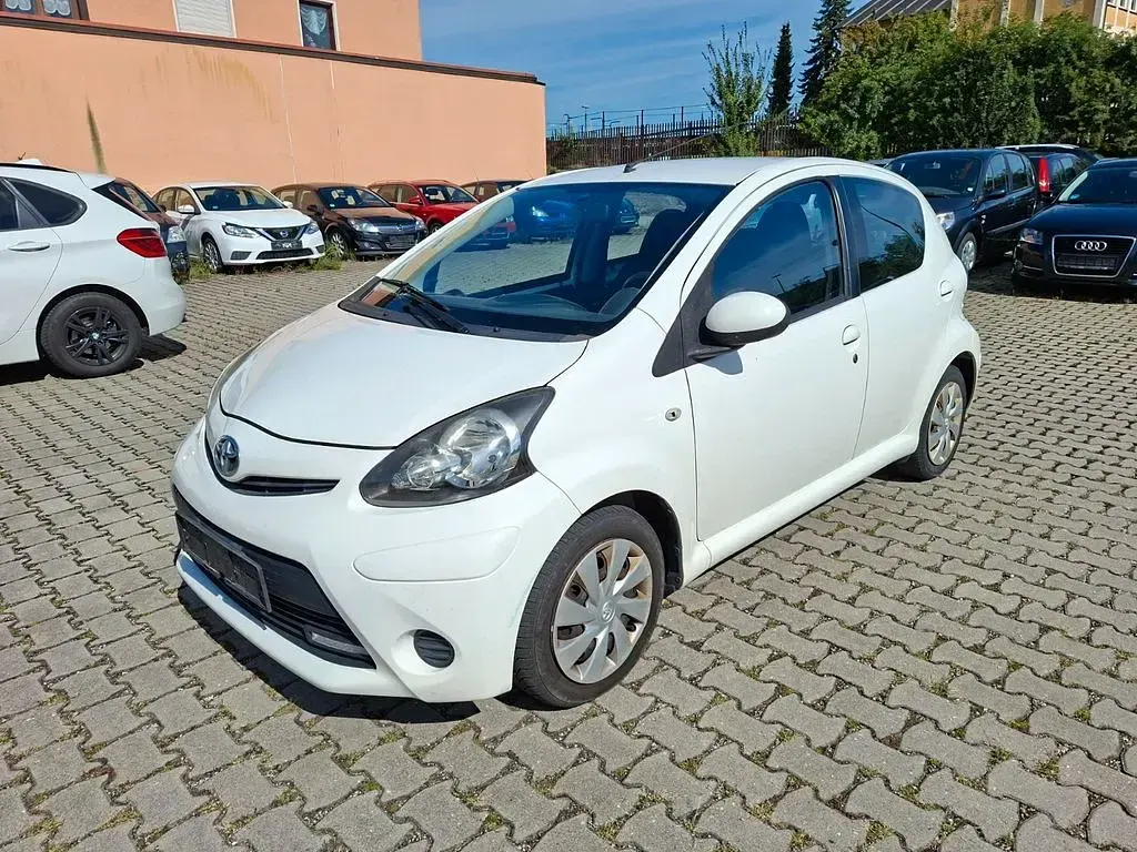 Gebraucht Toyota Aygo Cool 68 PS (50 kW) 2012 Weiß Kleinwagen