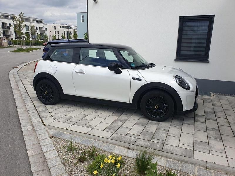 Gebraucht Mini Cooper SE Classic 135 kW (184 PS) 2023 Weiß Kleinwagen