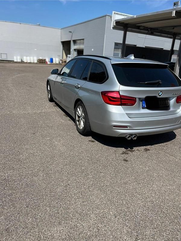 Gebraucht BMW 320 163 PS (119 kW) 2017 Silber Kombi