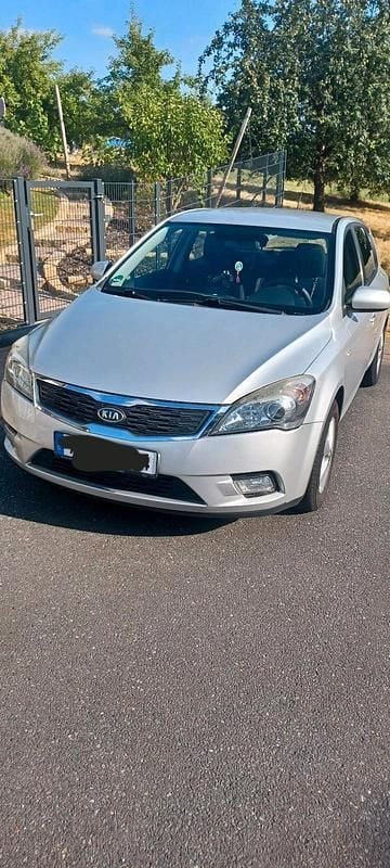 Silber Gebraucht 2009 Kia Ceed Kleinwagen | 2.400 € (Superpreis) - Bild 1/4