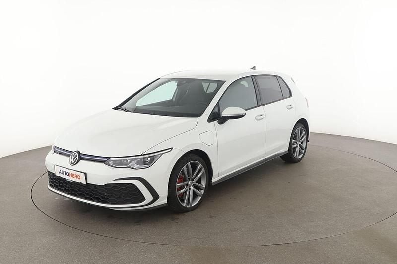 Weiß Gebraucht 2022 VW Golf VIII GTE Limousine | 25.090 € (Fairer Preis) - Bild 1/3