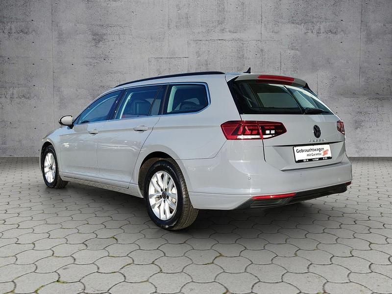 Gebraucht VW Passat Business 150 PS (110 kW) 2022 Mondsteingrau Kombi
