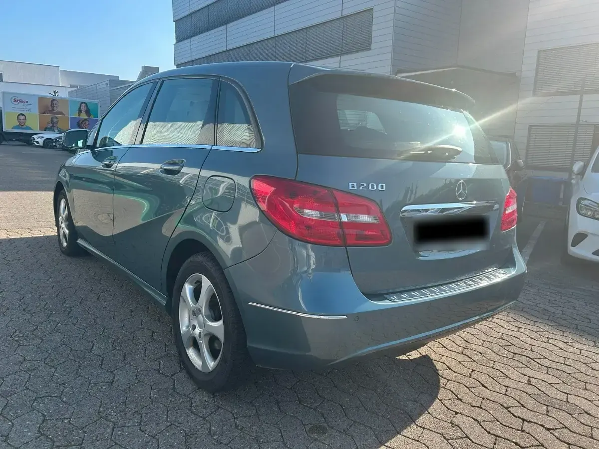 Gebraucht Mercedes B200 156 PS (114 kW) 2013 Blau Van / Kleinbus