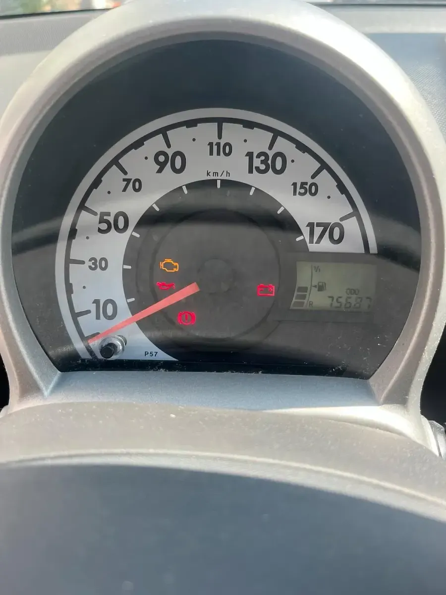 Gebraucht Peugeot 107 68 PS (50 kW) 2010 Weiß Kleinwagen