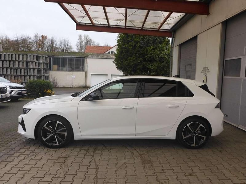 Gebraucht Opel Astra 131 PS (96 kW) 2024 Arktis weiß Kleinwagen