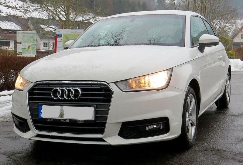 Weiß Gebraucht 2016 Audi A1 Limousine | 11.500 € (Fairer Preis) - Bild 1/4