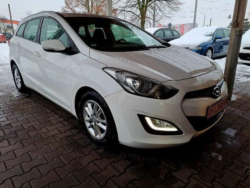 Gebraucht Hyundai i30 Trend 110 PS (80 kW) 2013 Weiß Kombi