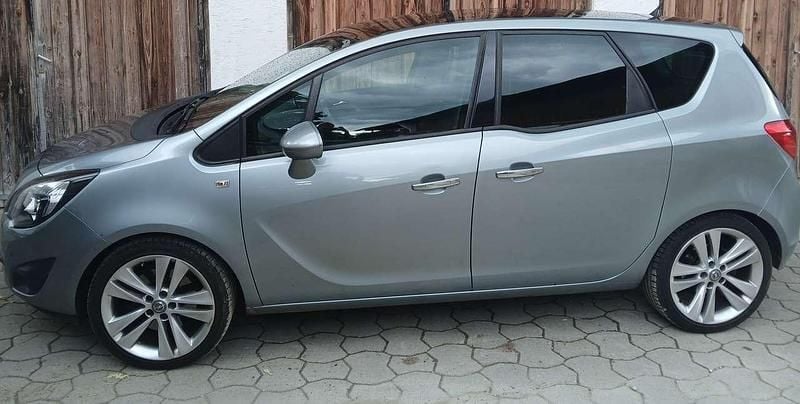 Grau Gebraucht 2012 Opel Meriva Edition Van / Kleinbus | 4.800 € (Fairer Preis) - Bild 1/4