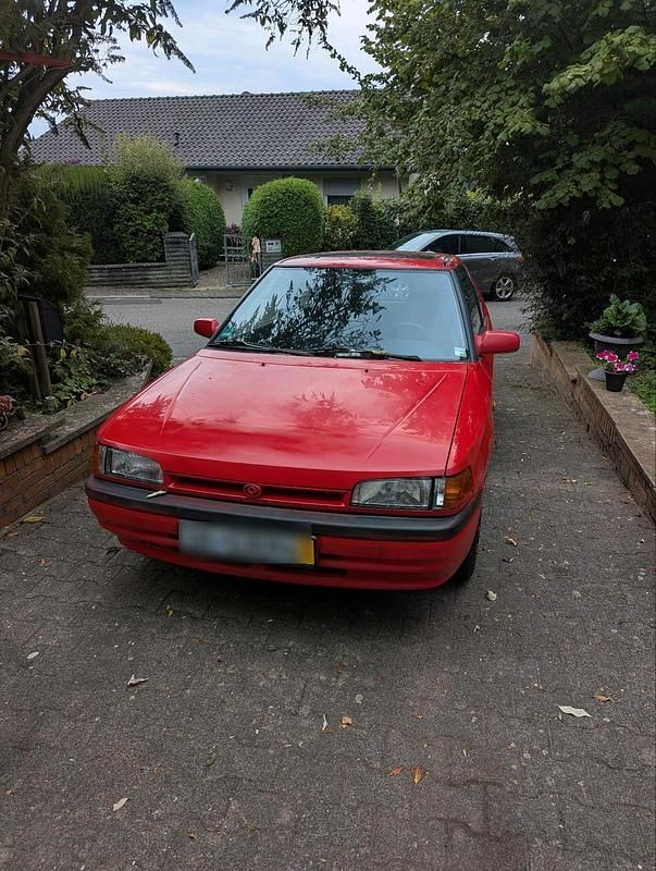 Rot Gebraucht 1994 Mazda 323 Coupé | 3.300 € - Bild 1/4
