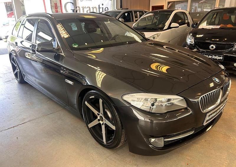 Grau Gebraucht 2012 BMW 520 Sport Line Kombi | 5.999 € (Superpreis) - Bild 1/4