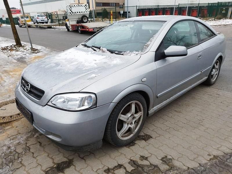 Gebraucht Opel Astra 116 PS (85 kW) 2001 Silber Coupé
