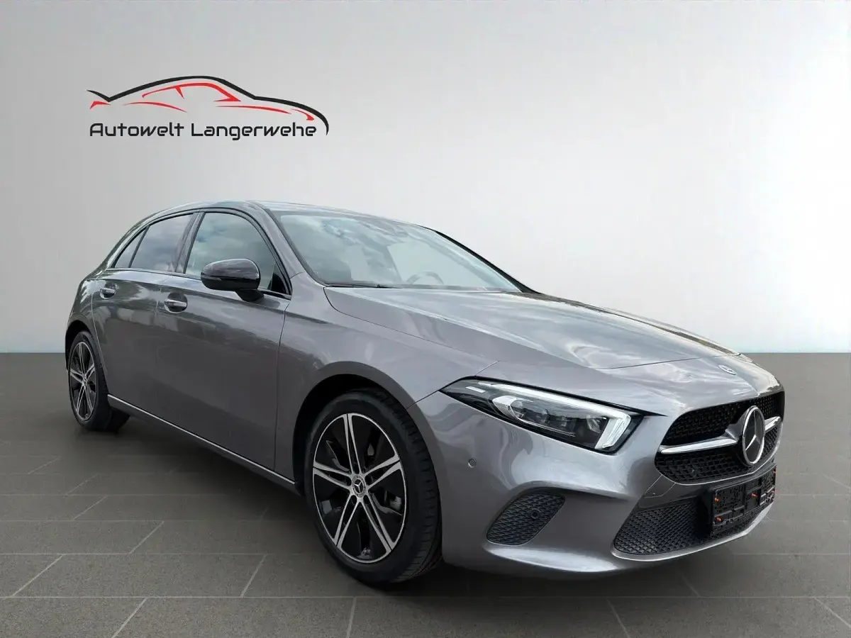 Gebraucht Mercedes A200 Progressive 163 PS (119 kW) 2019 Grau Limousine
