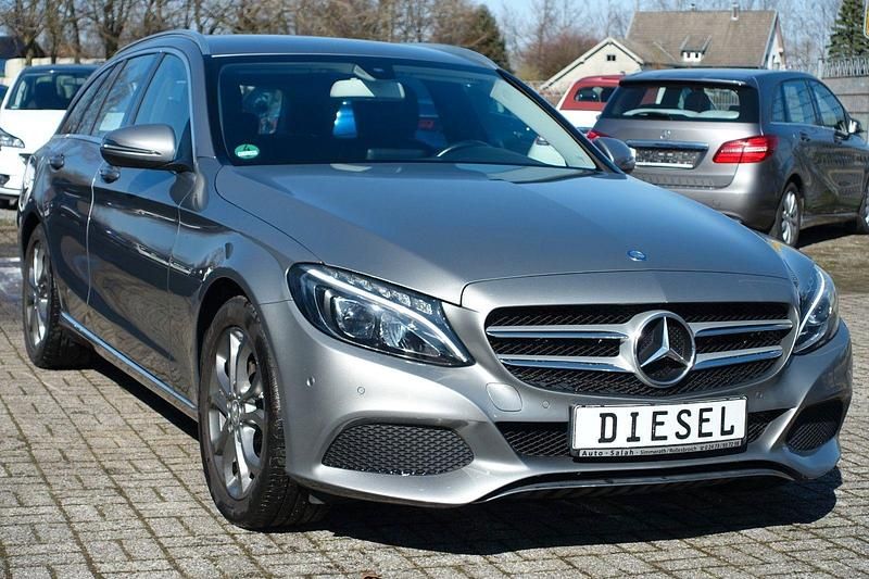 Gebraucht Mercedes C180 116 PS (85 kW) 2016 Grau Kombi