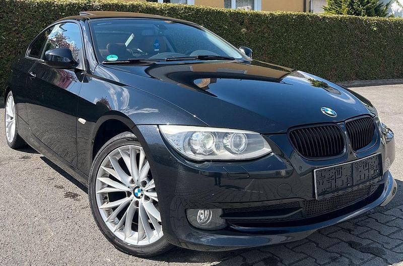 Saphirschwarz Gebraucht 2010 BMW 320 Sport Line Coupé | 10.990 € (Etwas zu teuer) - Bild 1/4