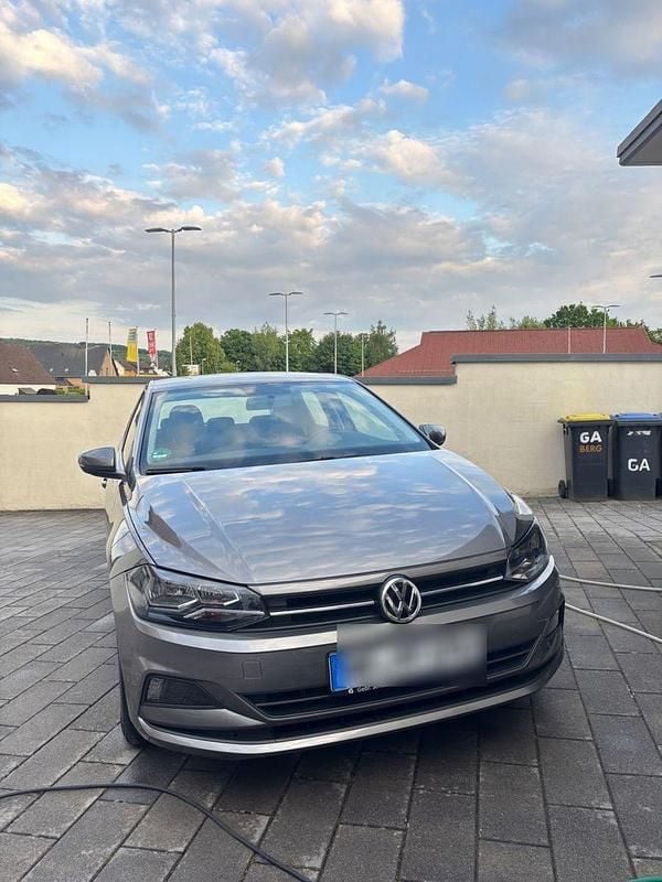 Grau Gebraucht 2019 VW Polo Comfortline Kleinwagen | 8.000 € (Superpreis) - Bild 1/4