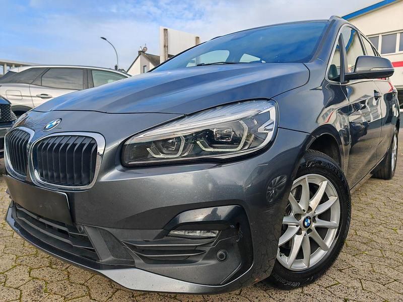 Grau Gebraucht 2022 BMW 216 Gran Tourer Van / Kleinbus | 16.541 € (Fairer Preis) - Bild 1/4