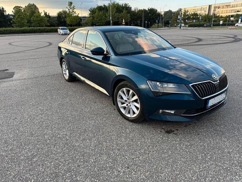 Blau Gebraucht 2019 Skoda Superb Style Limousine | 20.000 € (Fairer Preis) - Bild 1/4