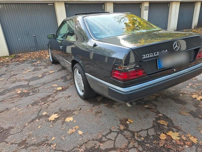 Gebraucht Mercedes 300 220 PS (161 kW) 1990 Schwarz Coupé