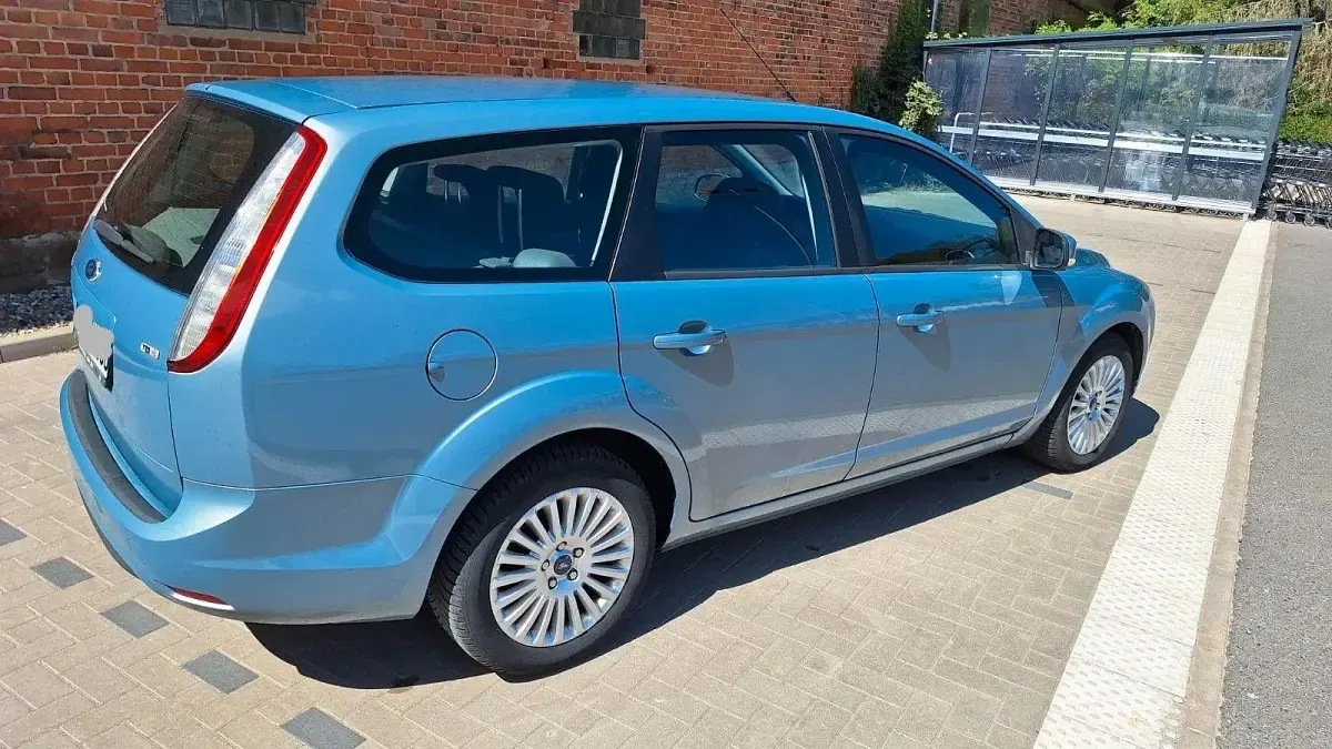 Usata Ford Focus Titanium 136 CV (100 kW) 2009 Blu Station wagon