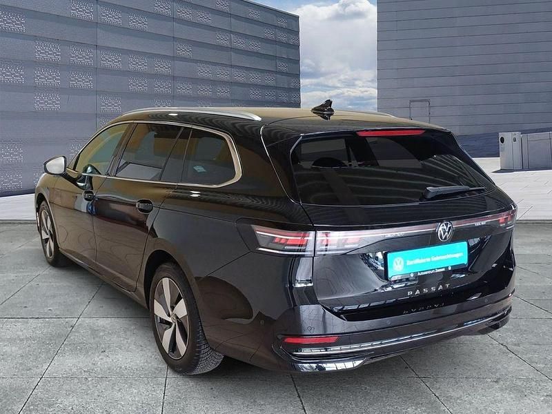 Gebraucht VW Passat Elegance 150 PS (110 kW) 2024 Schwarz Kombi