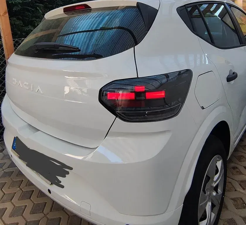 Neu Dacia Sandero Essentiel 67 PS (49 kW) 2026 Weiß Limousine
