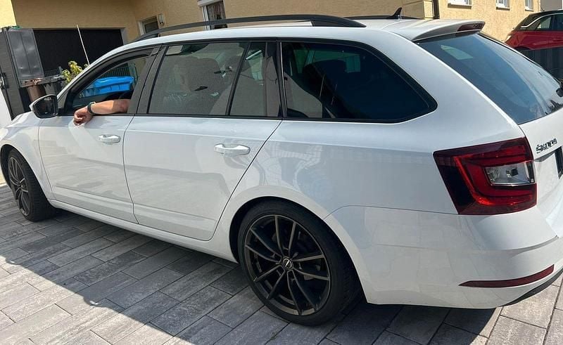 Gebraucht Skoda Octavia Ambition 150 PS (110 kW) 2018 Weiß Kombi