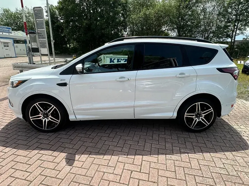 Gebraucht Ford Kuga ST-Line 150 PS (110 kW) 2017 Weiß SUV