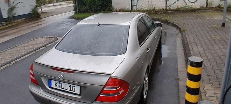 Usata Mercedes E200 162 CV (119 kW) 2004 Marrone Berlina