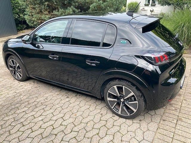 Schwarz Gebraucht 2021 Peugeot e-208 GT Kleinwagen | 17.950 € (Fairer Preis) - Bild 1/4