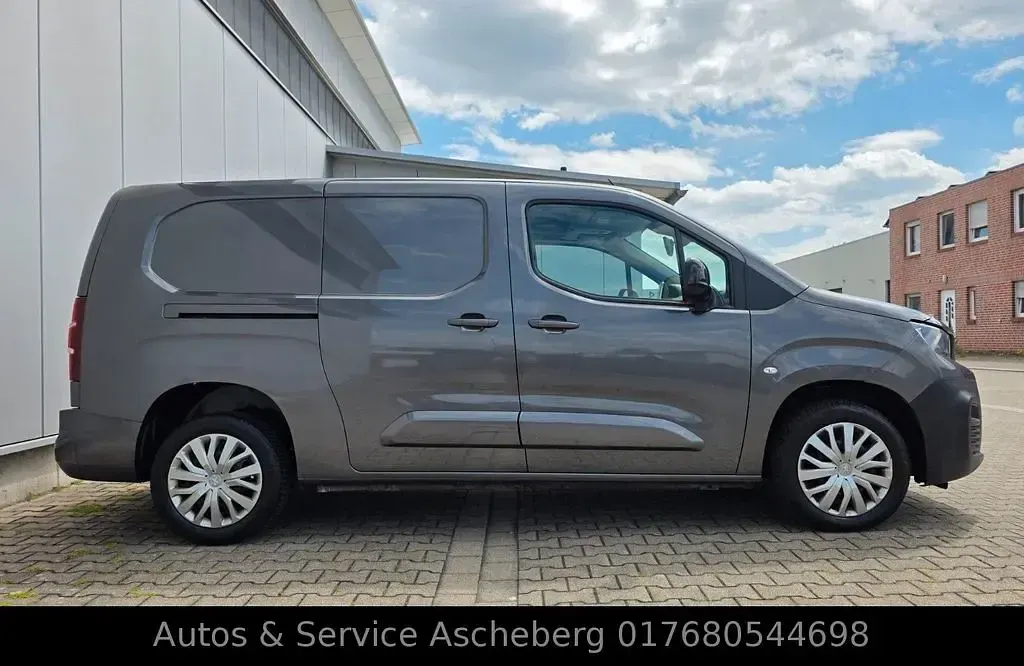 Gebraucht Peugeot Partner 131 PS (96 kW) 2022 Grau Van / Kleinbus