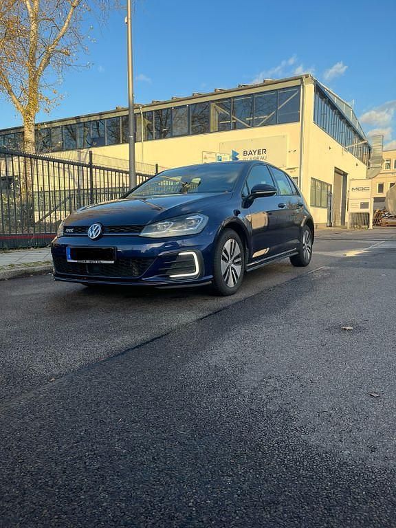 Blau Gebraucht 2017 VW Golf VII GTE Limousine | 17.200 € (Fairer Preis) - Bild 1/4