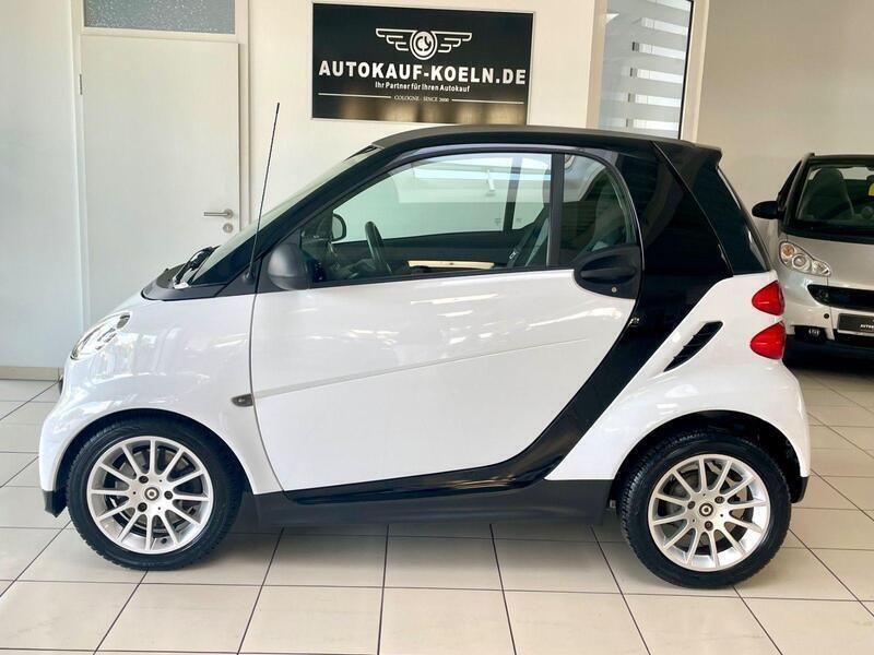 Weiß Gebraucht 2013 Smart ForTwo Coupé Pure Coupé | 8.990 € (Teuer) - Bild 1/4