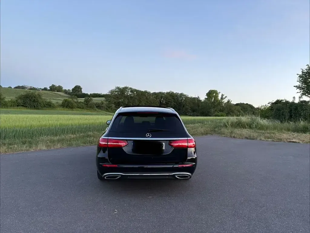Gebraucht Mercedes E220 194 PS (142 kW) 2017 Schwarz Limousine