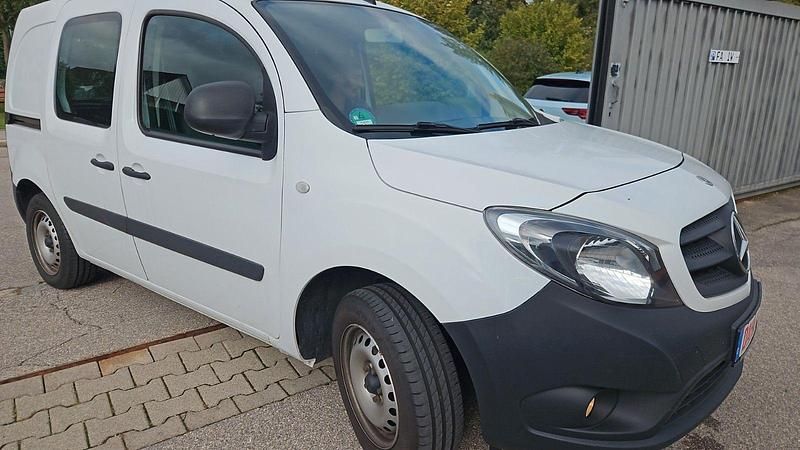 Weiß Gebraucht 2021 Mercedes Citan 108 Kombi | 11.300 € (Fairer Preis) - Bild 1/4