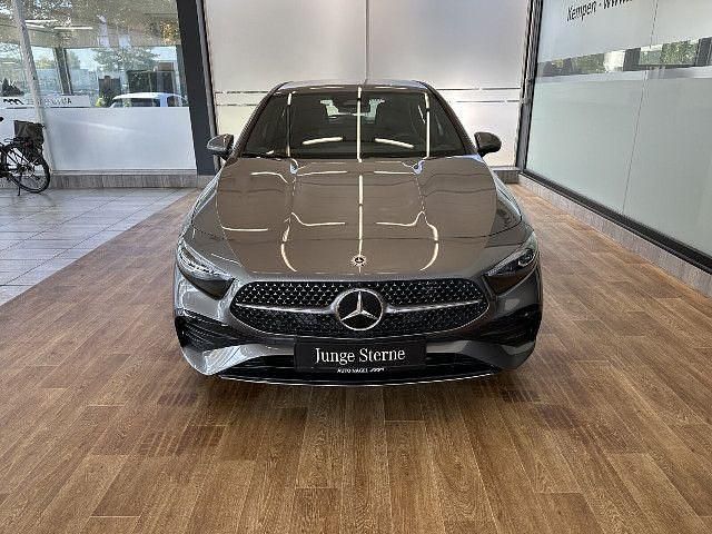 Grau Gebraucht 2024 Mercedes A200 AMG line Kleinwagen | 34.666 € (Teuer) - Bild 1/4