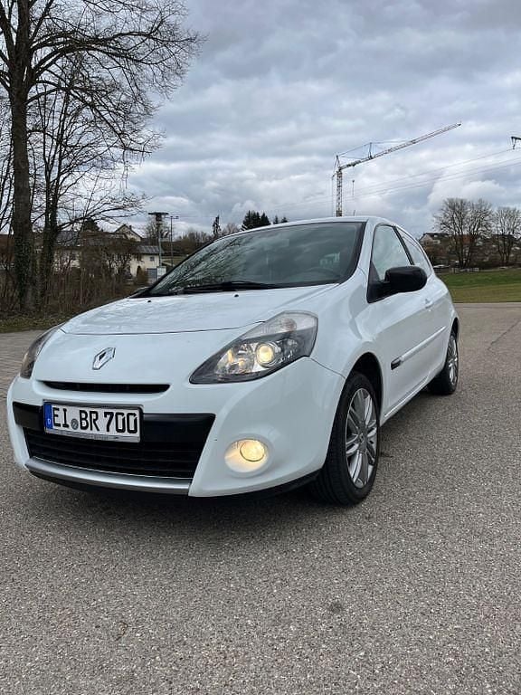 Gebraucht Renault Clio II 75 PS (55 kW) 2011 Weiß Limousine