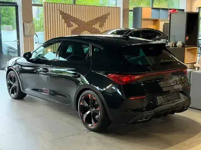 Gebraucht Cupra Leon 150 PS (110 kW) 2022 Mitternachtsschwarz Limousine