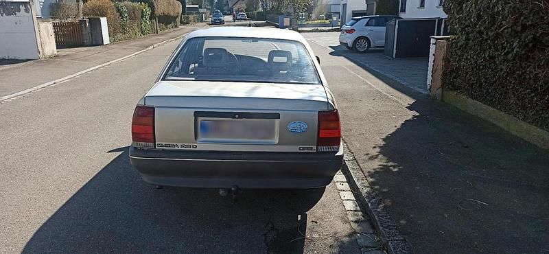 Gebraucht Opel Omega 74 PS (54 kW) 1987 Gold Kombi