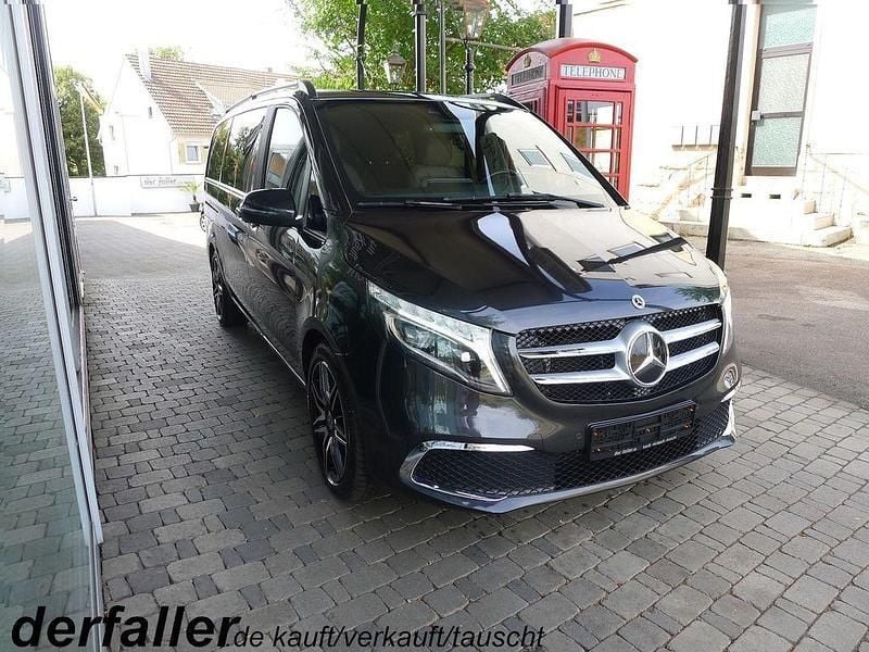 Grau Gebraucht 2022 Mercedes V300 AMG Van / Kleinbus | 55.900 € (Superpreis) - Bild 1/4