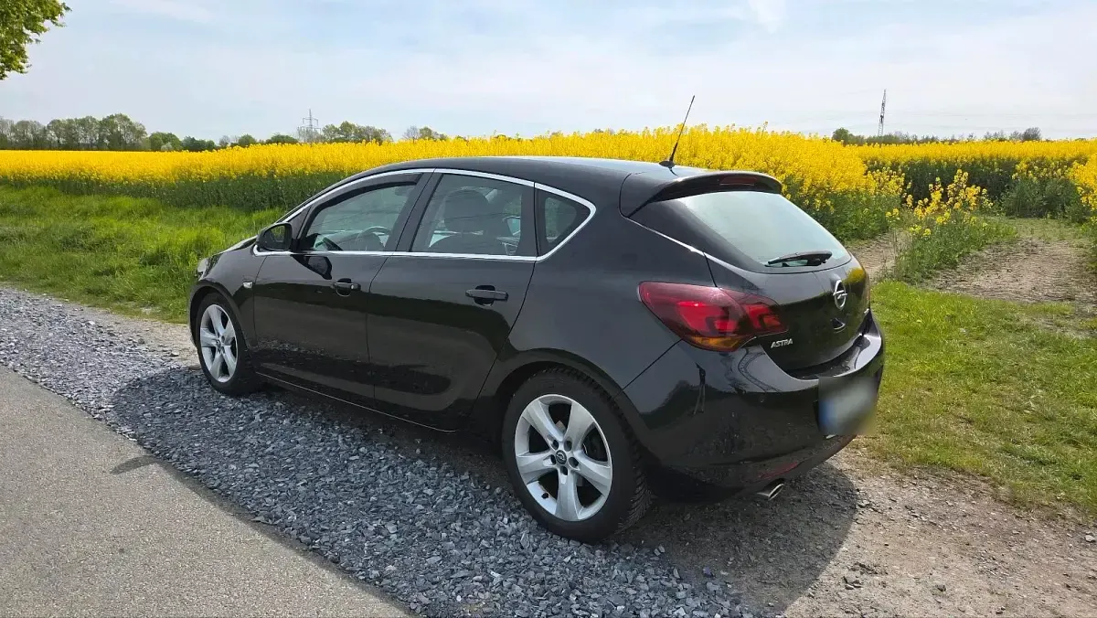 Używany Opel Astra 140 KM (102 kW) 2010 Czarny Coupe