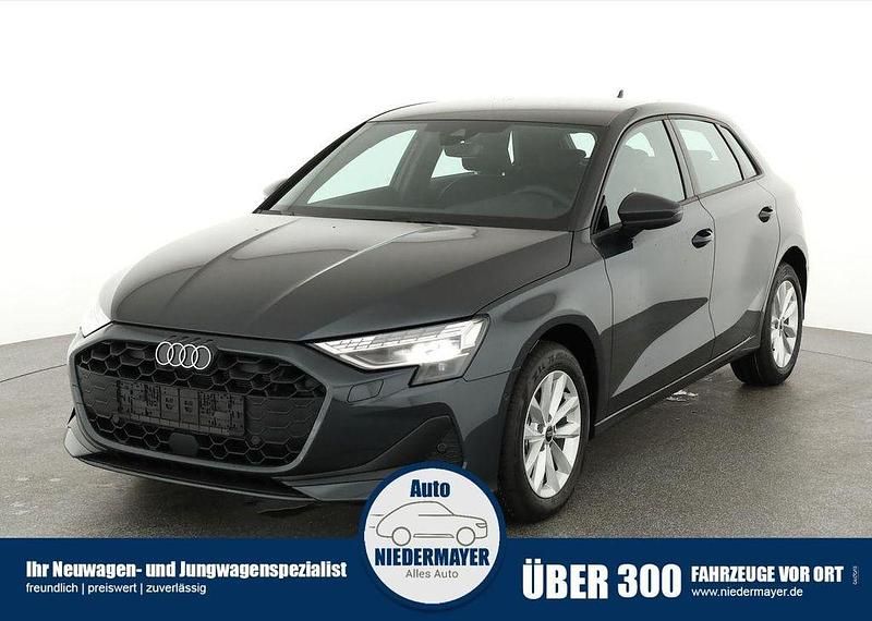 Manhattan grau metallic Neu 2025 Audi A3 Limousine | 34.995 € (Superpreis) - Bild 1/4