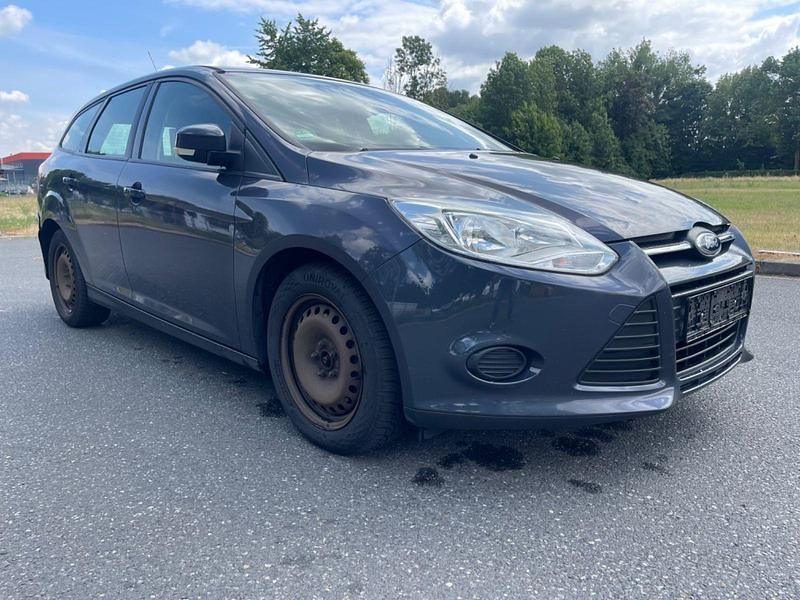 Gebraucht Ford Focus Trend 116 PS (85 kW) 2012 Grau Kombi