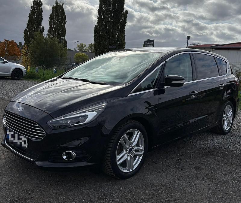 Schwarz Gebraucht 2016 Ford S-MAX Titanium Van / Kleinbus | 11.850 € (Guter Preis) - Bild 1/4